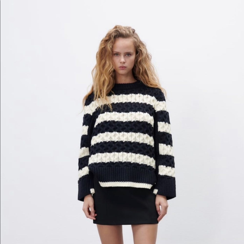 ZARA STRIPED KNIT SWEATER XS-S
